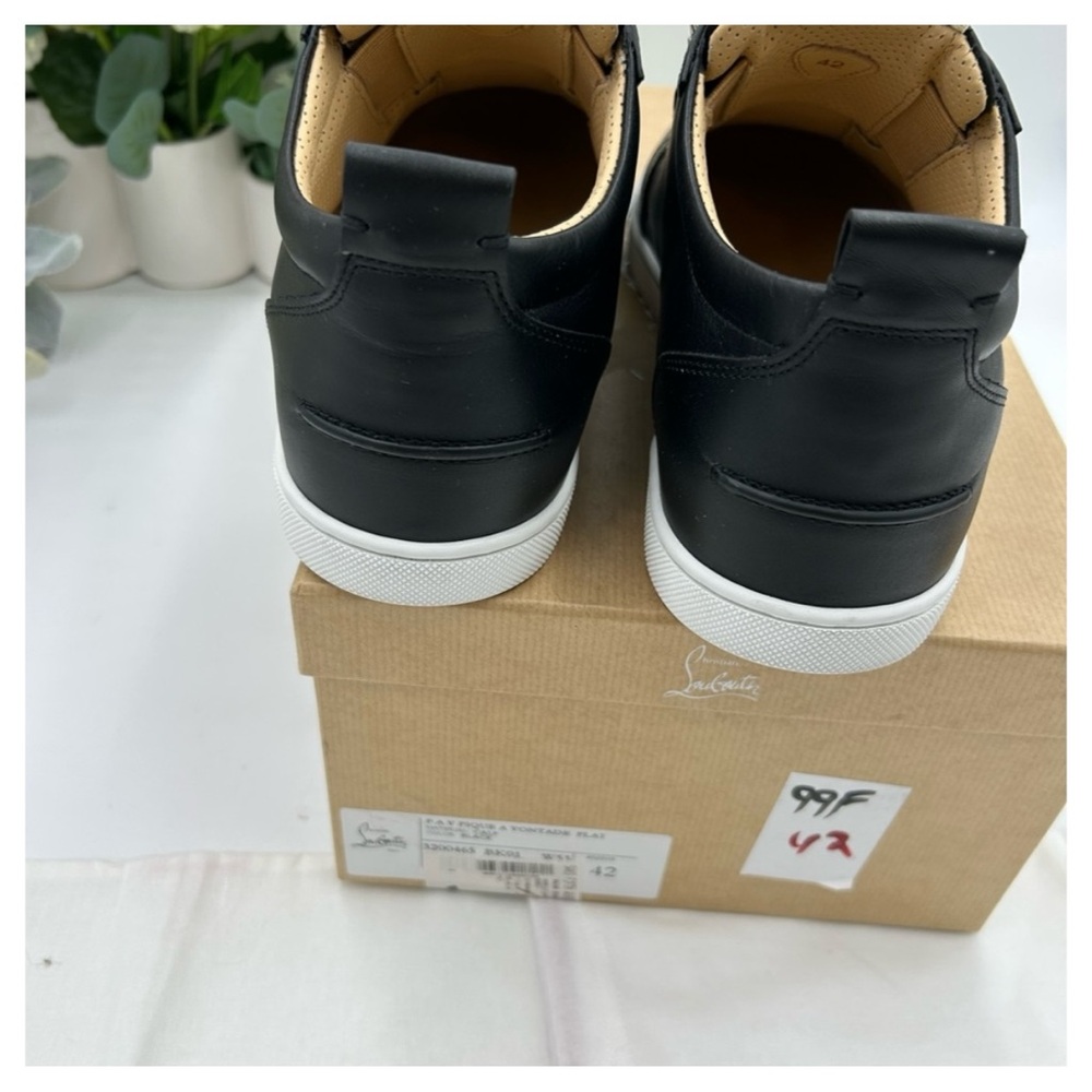 Christian Louboutin F. A. V.
FIQUE leather slip on sneakers size
42 - Picture 4 of 8